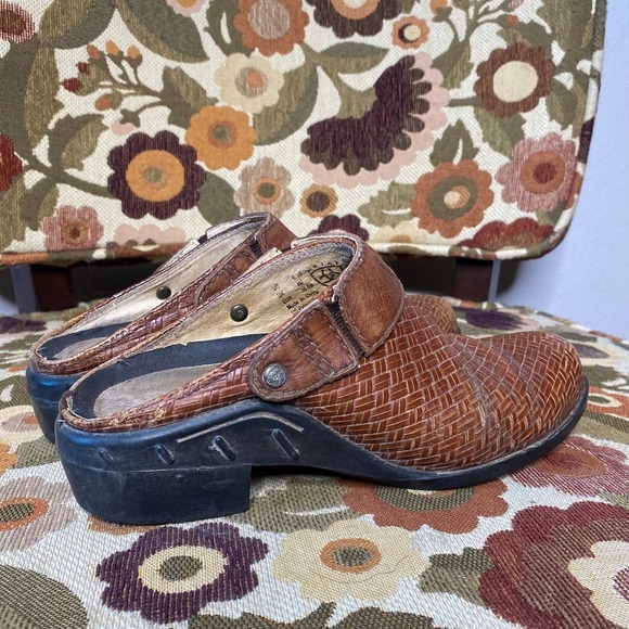 Western Slip on Brown Weaved Ariat Clogs 6 - Picture 6 of 9